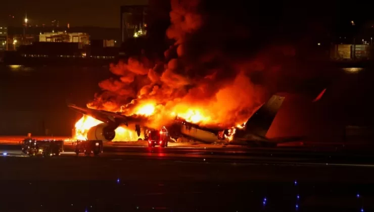 Japonya’da bir yolcu uçağında Tokyo’ya inerken yangın çıktı: İki uçağın çarpıştığı bildiriliyor