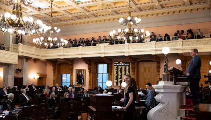 Ohio Eyalet Senatosu vetoyu geçersiz kıldı, reşit olmayanlara cinsiyet değiştirme tedavisini yasakladı