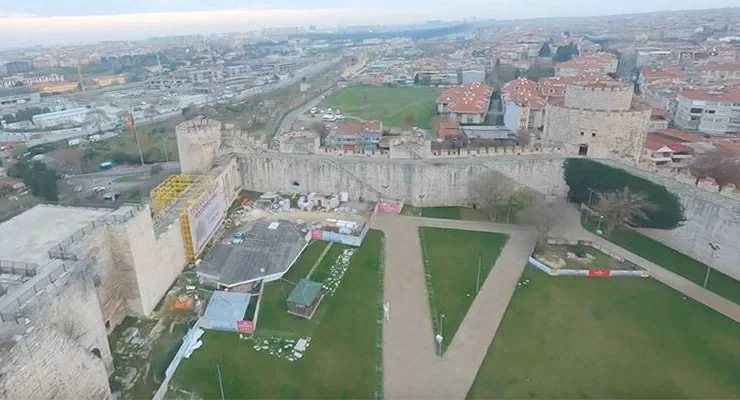 Türkiye’nin en eski açık hava müzelerinden Yedikule Hisarı, FPV dronla görüntülendi