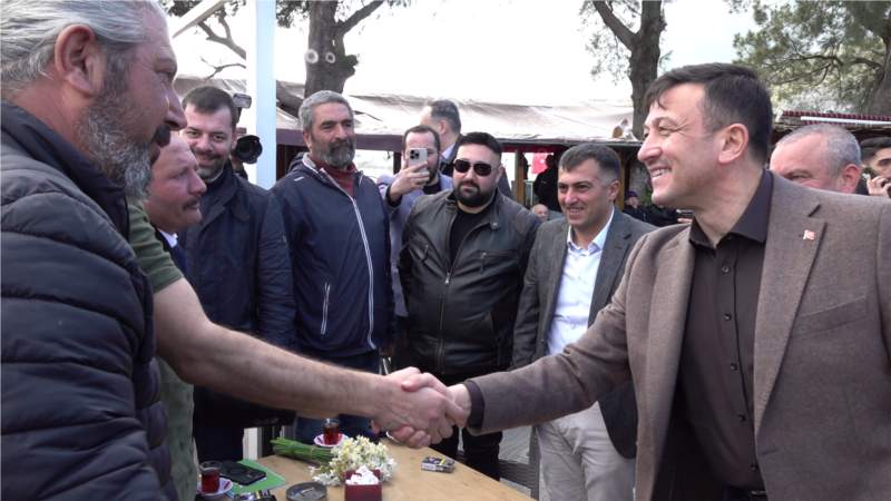 AK Partili Hamza Dağ CHP’nin aday krizi yaşadığı Karaburun’da oy istedi