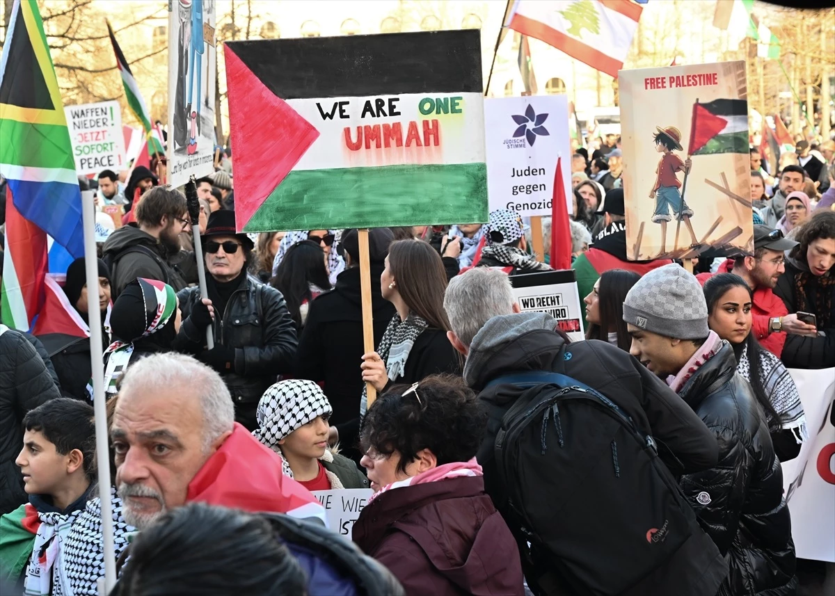 Berlin’de Filistin’e Destek Gösterisi Yapıldı