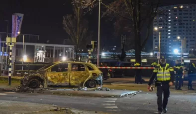 Hollanda’da şiddet olaylarında polis araçları ateşe verildi