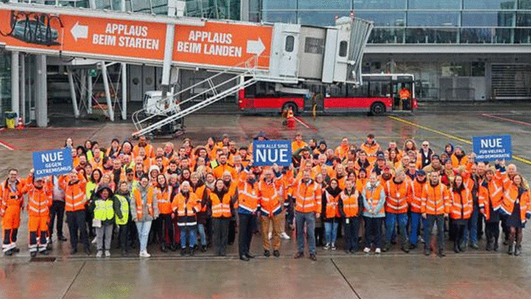 Nürnberg Havaalanı’nda demokrasi için buluştular