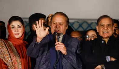 Pakistan’ın eski başbakanı Navaz Şerif genel seçimleri kazandığını ilan etti
