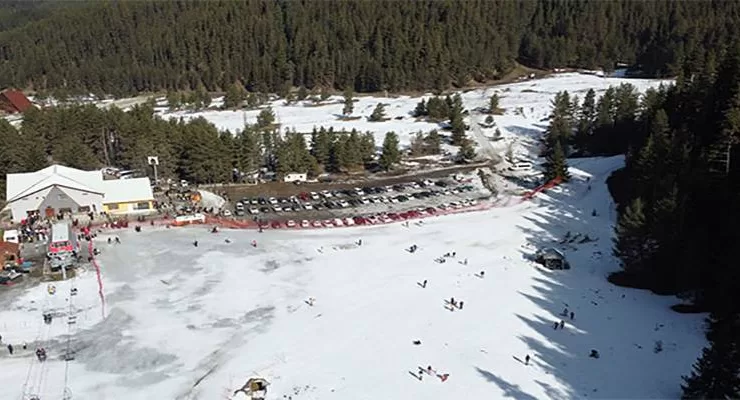 Sıcak havalar Ilgaz Dağı’ndaki turizmcileri ve kayakseverleri endişelendiriyor