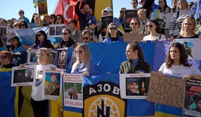 Ukraynalılar İstanbul ve Ankara’da Rusya’yı protesto etti