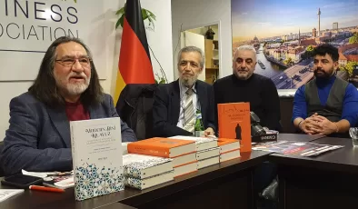 Gazeteci Yazar Rüştü Kam, Berlin`de kitaplarını tanıttı