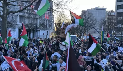 Almanya’da Filistin ile dayanışma yürüyüşü yapıldı