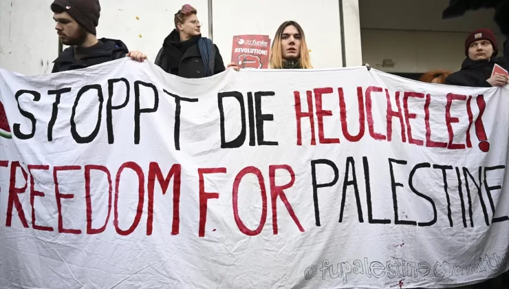 Berlin Hür Üniversitesinde, Filistin yanlısı gösterilere uygulanan baskılar protesto edildi