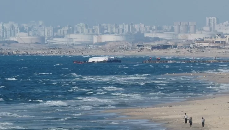 200 ton gıda taşıyan gemi Gazze kıyılarına ulaştı; yardım dağıtımlarında yine can kaybı var