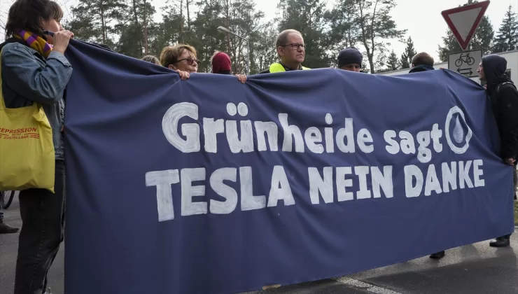 Almanya’da Tesla’nın giga fabrikasının genişleme planı protesto edildi