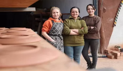 Avanoslu kadın çanak ustaları çamura şekil veriyor