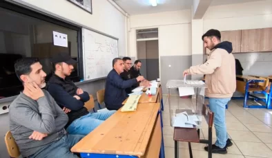 Diyarbakırlılar ikinci kayyum sonrasında yapılan ilk yerel seçim için sandık başında