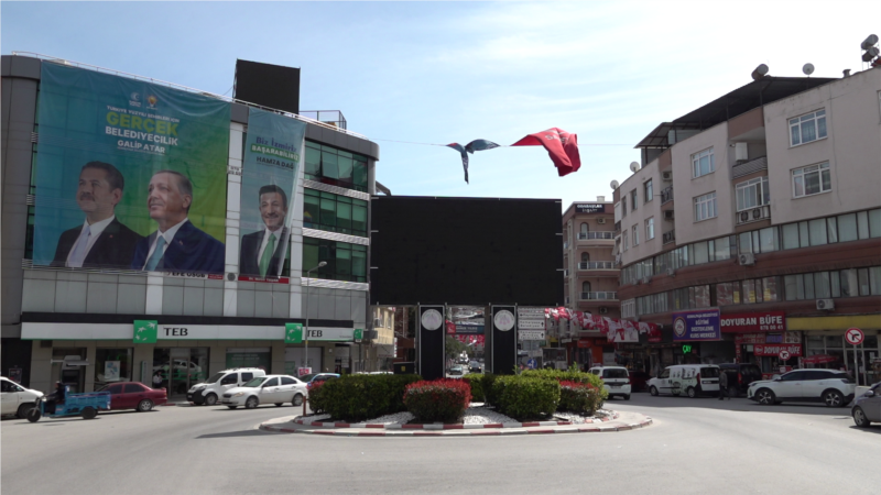 İzmir’in “Küçük Erzurum” olarak bilinen ilçesinde çekişmeli seçim yarışı