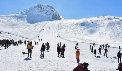 Kayak merkezlerinde en fazla kar kalınlığı 192 santimetreyle Hakkari’de ölçüldü