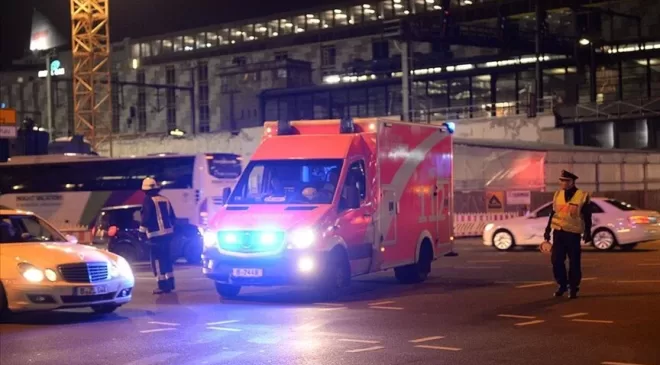 Almanya’da yolcu otobüsünün devrilmesi sonucu 5 kişi öldü
