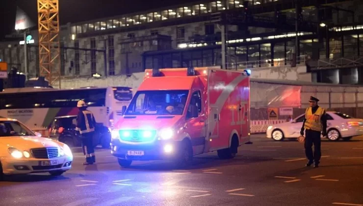 Almanya’da yolcu otobüsünün devrilmesi sonucu 5 kişi öldü