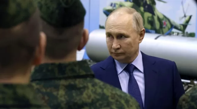 Putin, Rusya’nın NATO’ya saldırmayacağını ancak F-16’ların Ukrayna’da düşürüleceğini söyledi