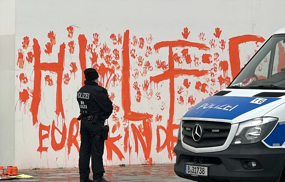 Berlin’de İklim Politikasını Protesto Eden Gençler Gözaltına Alındı