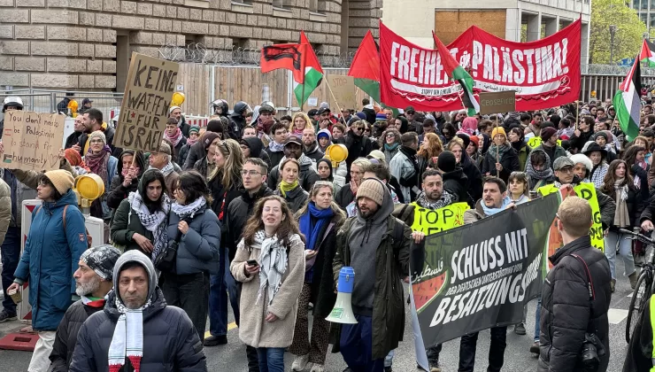 Berlin’de, Almanya’nın İsrail’e silah sevkiyatına protesto