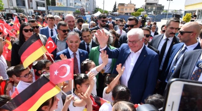 Almanya Cumhurbaşkanı Steinmeier İstanbul’dan sonra Gaziantep’te de protesto edildi