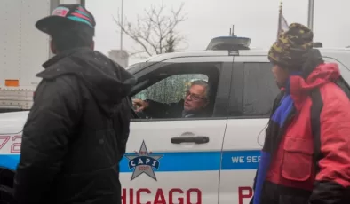 Chicago polisi trafikte durdurduğu şüpheliye yaklaşık 100 el ateş etti