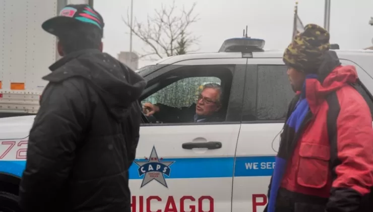 Chicago polisi trafikte durdurduğu şüpheliye yaklaşık 100 el ateş etti