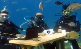 Fethiye’de dalgıçlar su altında temsili turizm değerlendirme toplantısı yaptı