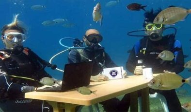 Fethiye’de dalgıçlar su altında temsili turizm değerlendirme toplantısı yaptı