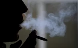 İngiltere, gençlere sigara yasağını oyluyor