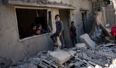 İsrail, Gazze’ye daha fazla insani yardım için “geçici” adımlar atacağını duyurdu