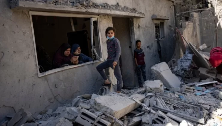 İsrail, Gazze’ye daha fazla insani yardım için “geçici” adımlar atacağını duyurdu