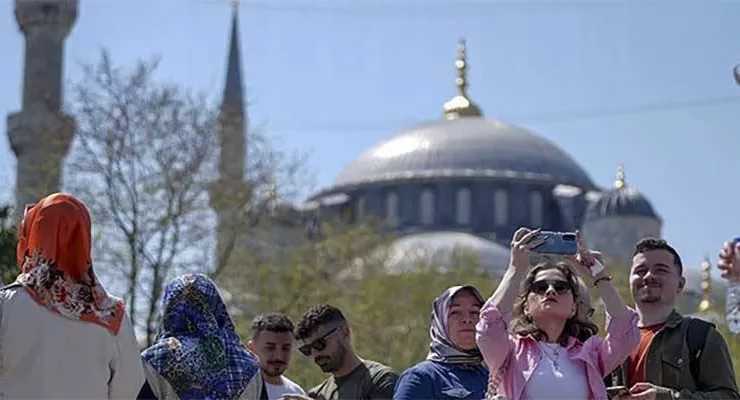 İstanbul’da tarihi yarımadadaki turistik mekanlarda bayram yoğunluğu