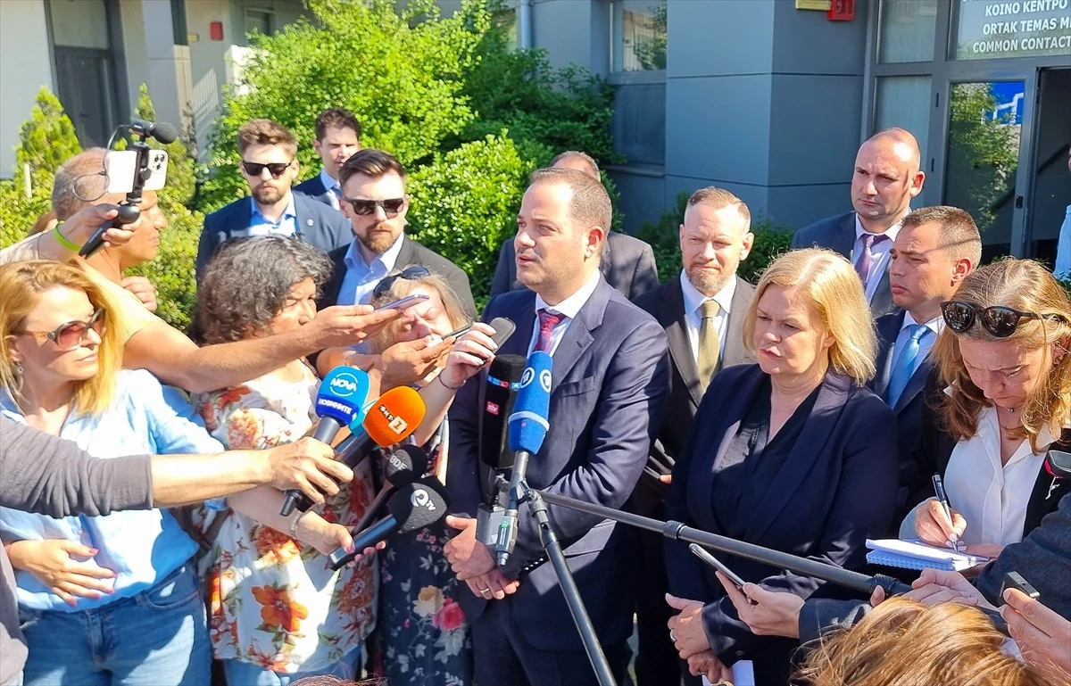 Almanya İçişleri Bakanı Bulgaristan-Türkiye sınırında incelemelerde bulundu