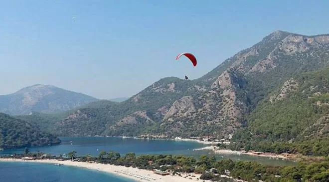 Bayram tatilinde Babadağ’dan 4 bin 53 kişi yamaç paraşütüyle uçtu