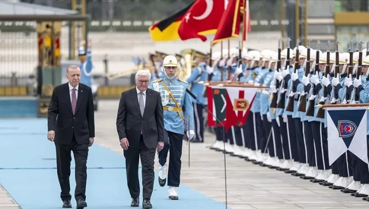 Erdoğan, Steinmeier’i resmi törenle karşıladı