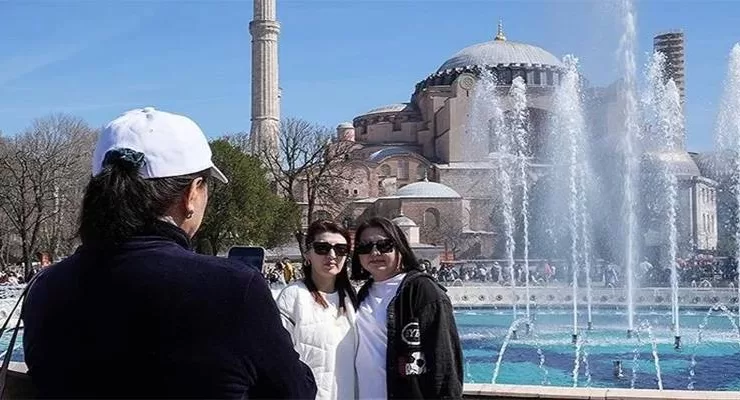 Sultanahmet Meydanı’nda yabancı turist yoğunluğu
