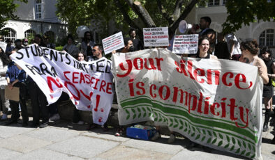 Filistin destekçileri Berlin Teknik Üniversitesi kampüsünde gösteri düzenledi