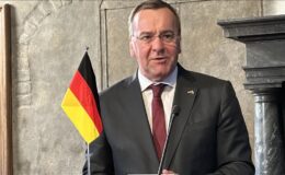 Alman hükümeti, İsrail’e silah sevkiyatını durdurma konusunu istişare ediyor