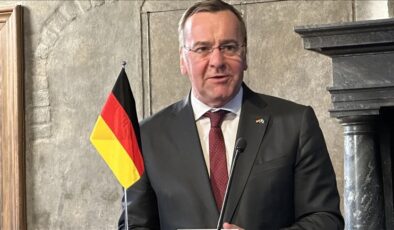 Alman hükümeti, İsrail’e silah sevkiyatını durdurma konusunu istişare ediyor