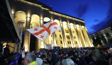 Gürcistan Parlamentosu protestolara rağmen “yabancı ajan” yasa tasarısını onayladı
