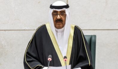 Kuveyt Emiri meclisi fesh etti anayasanın bazı maddelerini askıya aldı