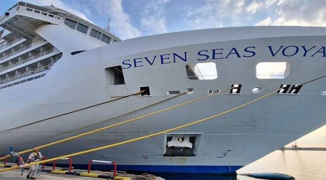 Lüks yolcu gemisi Seven Seas Voyager, Antalya Limanı’na demirledi