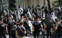 Paris’in göbeğindeki neo-Nazi gösteri Fransa’da tartışma yarattı 