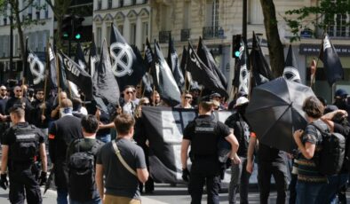 Paris’in göbeğindeki neo-Nazi gösteri Fransa’da tartışma yarattı 
