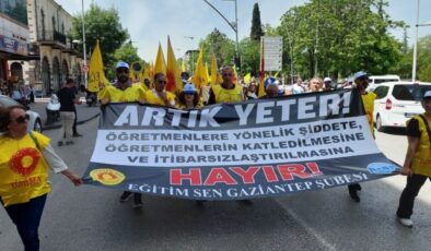 Türkiye’de öğretmenler okullardaki şiddete karşı “tek yürek” eylemiyle meydanlarda