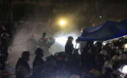 UCLA’da polis Filistin destekçisi protestocuların kampını dağıtmak için müdahaleye başladı