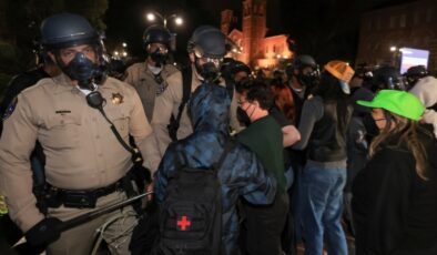 UCLA’daki Gazze Savaşı protestoları karşıt grupların şiddet dozu yüksek kavgasına dönüştü