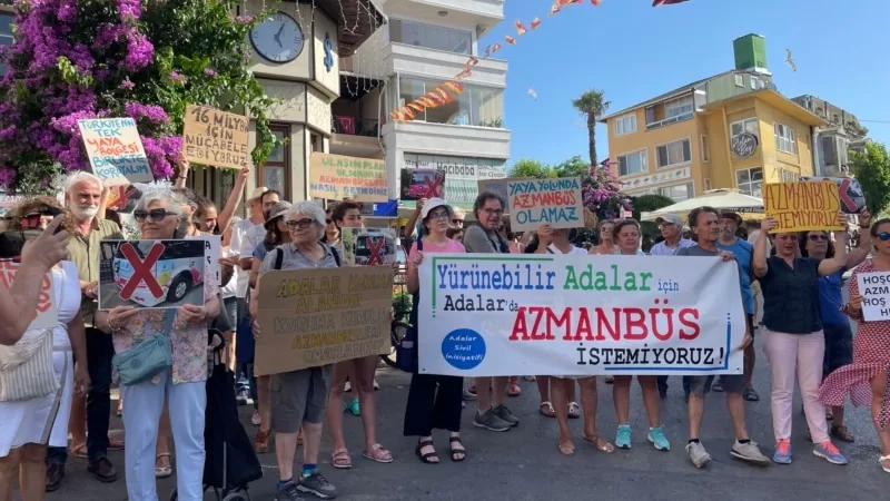 Büyükada’daki “azmanbüs” tepkisi sürüyor: “Şehirleşmeden endişe ediyoruz”