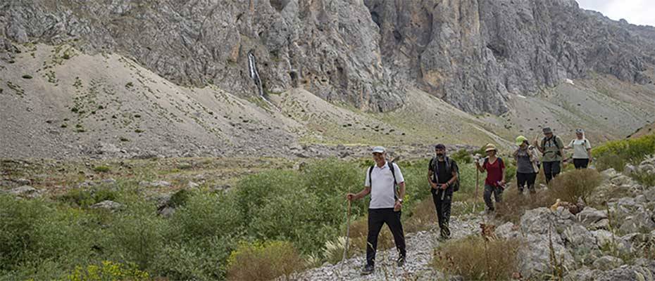 Tunceli’de 20 kilometrelik yürüyüşle ulaşılan saklı güzellik